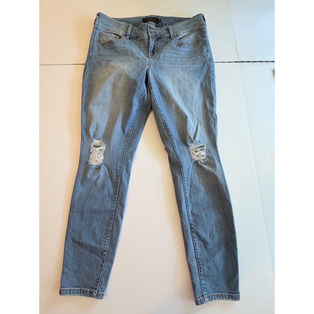 Torrid Premium Jegging Light Wash Distressed Skinny Jeans Women 16R‎ High Rise